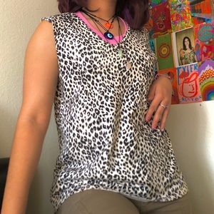 🕸 super cute cheetah sweater vest🕸